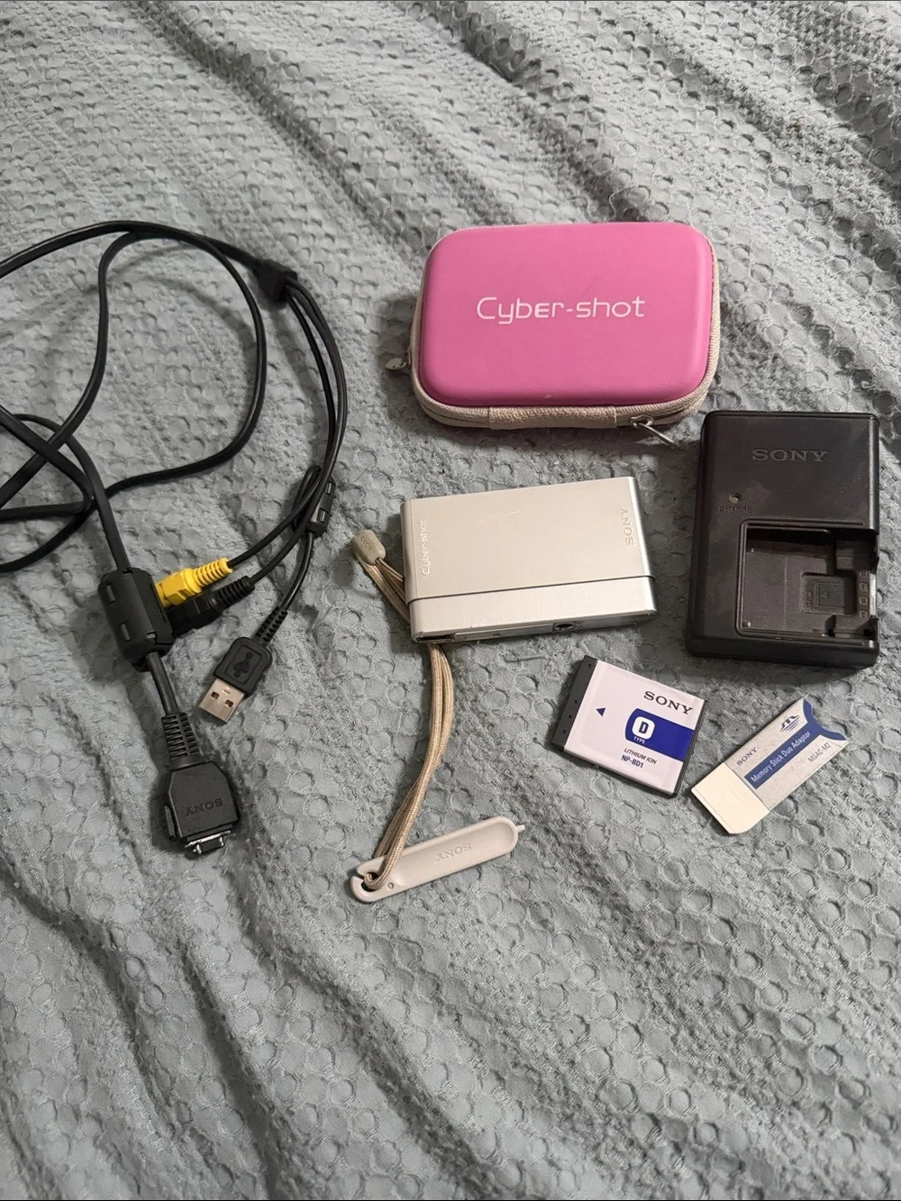 Sony Cybershot vintage digital camera DSC-T77
